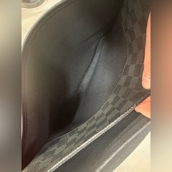 Louis Vuitton Daniel MM Messenger Bag Black Coated Canvas Authentic - Picture 6 of 11